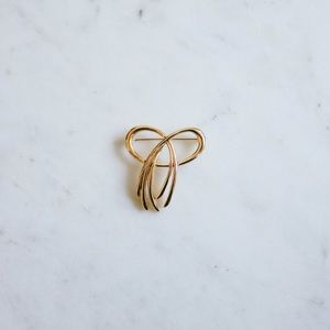 Vintage 1950s Trifari Ribbon Brooch
